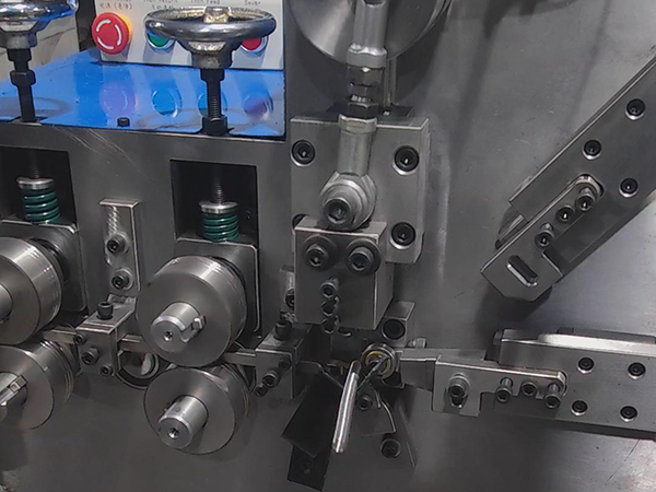 手動打扣機與自動打扣機的區(qū)別