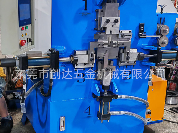 東莞市創(chuàng)達五金機械有限公司電腦液壓成型機如何進行設(shè)備調(diào)試與校準(zhǔn)