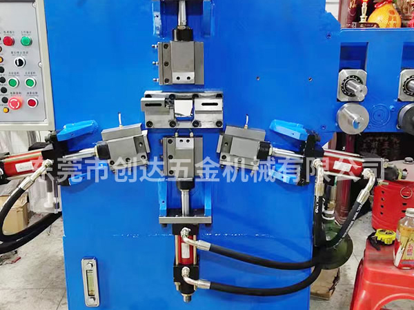 東莞市創(chuàng)達(dá)五金機(jī)械有限公司電腦液壓成型機(jī)控制系統(tǒng)的集成方式