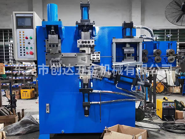 操作電腦液壓打扣機(jī)時(shí)需要注意什么？